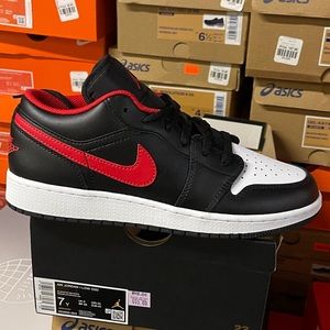 Nike Air Jordan 1 low GS size 7 black white